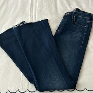 MOTHER Weekender denim - baby bootcut jeans in a lovely dark blue